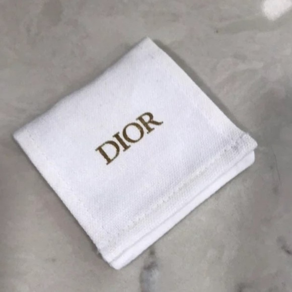 DIOR Gold Tone Star Charm Ornament
Comes with Cloth Bag - Picture 2 of 7